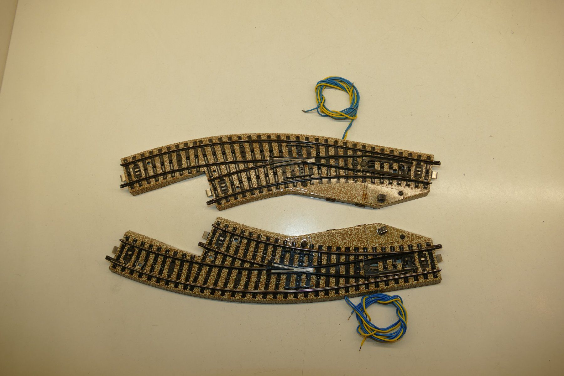 Märklin Modellini di ferrovie: Märklin H0: M-Bogenweichenpaar Einheit 4 – Usato da Niederhasli venduto da rail-duerst