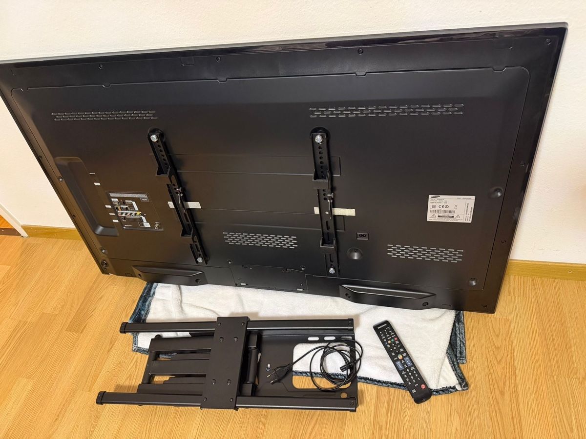 Fernseher: Fernseher tv – Gebraucht aus Wollerau von bes_qr9w