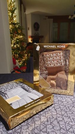 Set écharpe bonnet gants Michael Kors gris neuf emballé