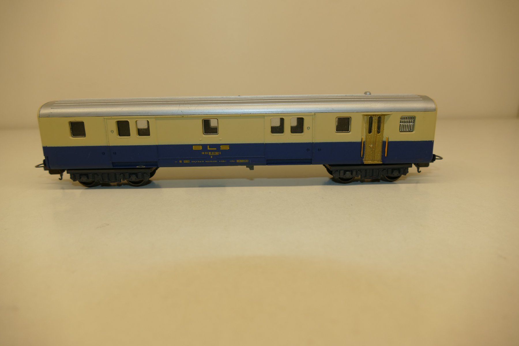 Lima Modellini di ferrovie: Lima H0: BLS Gepäckwagen – Usato da Niederhasli venduto da rail-duerst 2