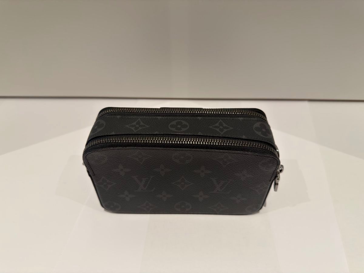 Louis Vuitton Portefeuilles: Louis Vuitton, Alpha Wearable Wallet NM (Eclipse Monogram) – Neuf (Voir description) à Richterswil par jam_rwv8 5