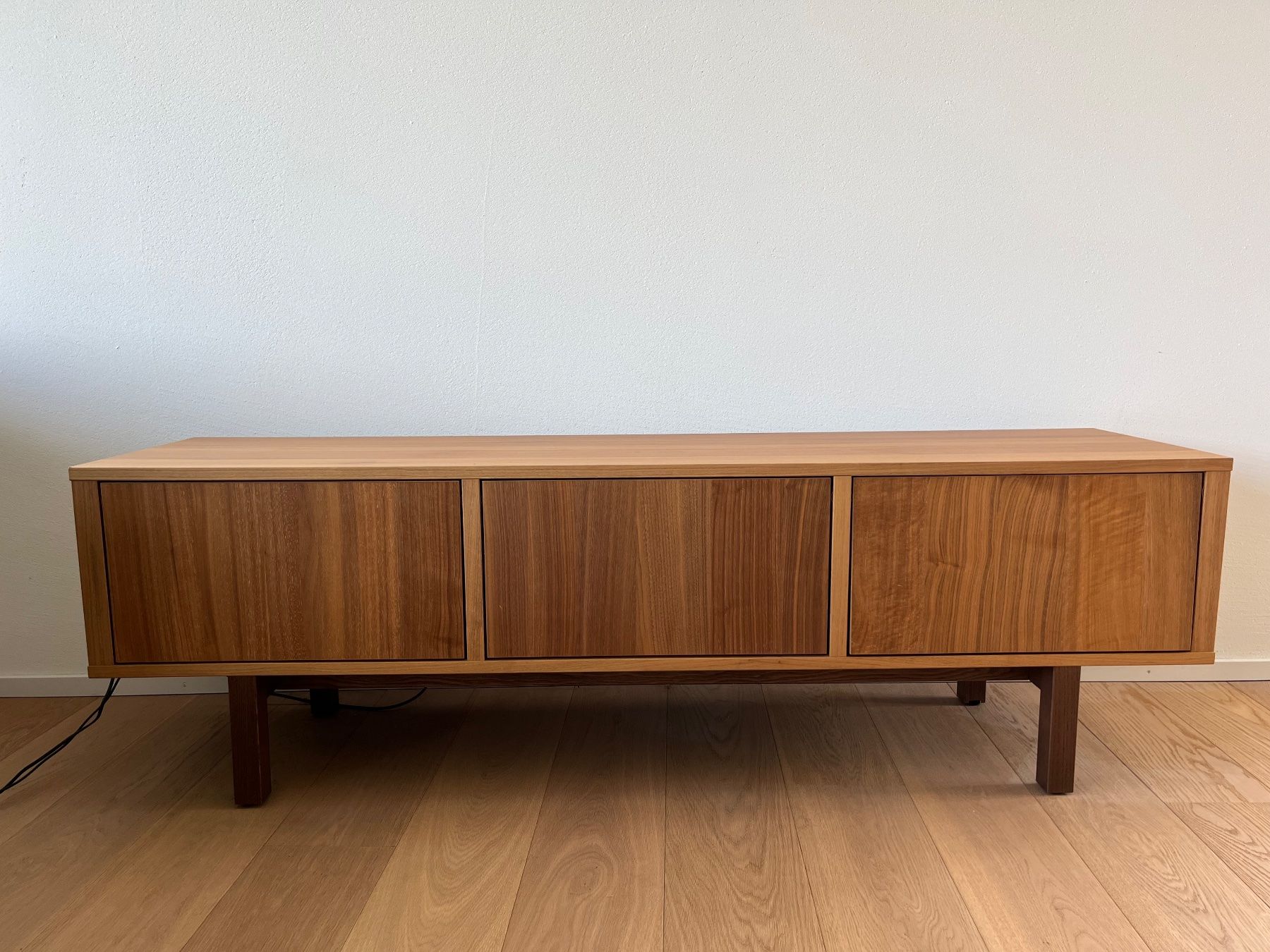 Ikea Mobili TV: TV Möbel / TV stand – Usato da Zürich venduto da wil_9hpz