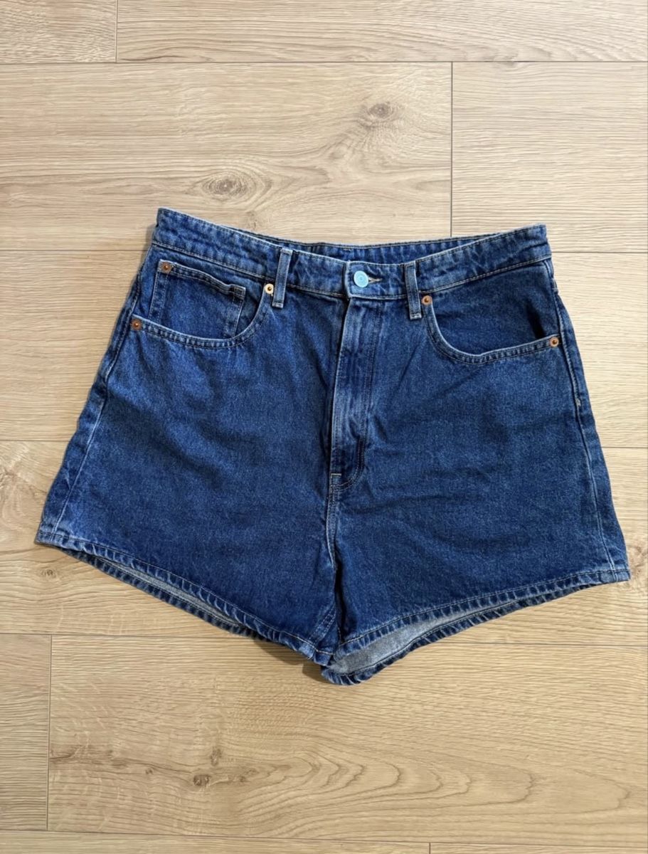 H&M Jeans: H&M - Shorts Jean - taille 40 – Usato da Belmont-Lausanne venduto da Michelle_Srdr_ 1