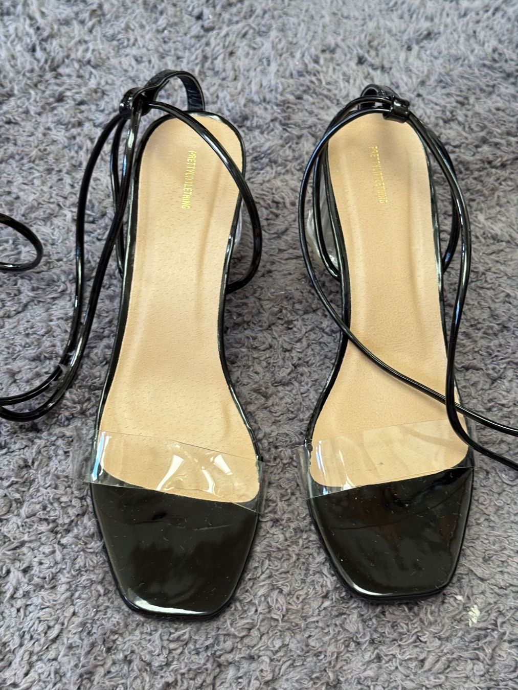 Scarpe da donna: Chaussures à talons noirs à lacets – Usato da Prez-vers-Siviriez venduto da mar_n29z
