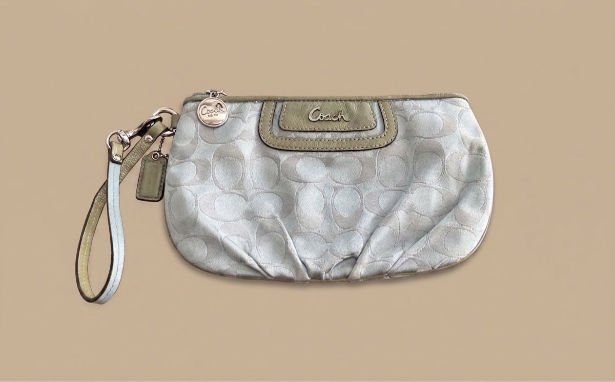 Coach Borse da donna: Coach Wristlet Handbag: Stylish and Practical Accessory – Nuovo (secondo la descrizione) da Saland venduto da ele_vc96