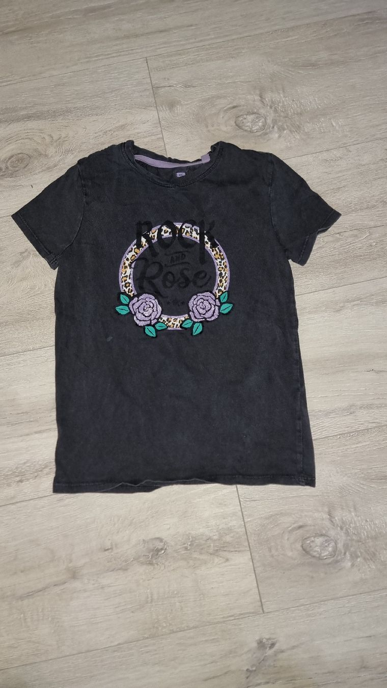 Blusen, T-Shirts & Tops: Rockiges Mädchen T-Shirt Gr. 122/128 – Gebraucht aus Wigoltingen von Zuckerfee84
