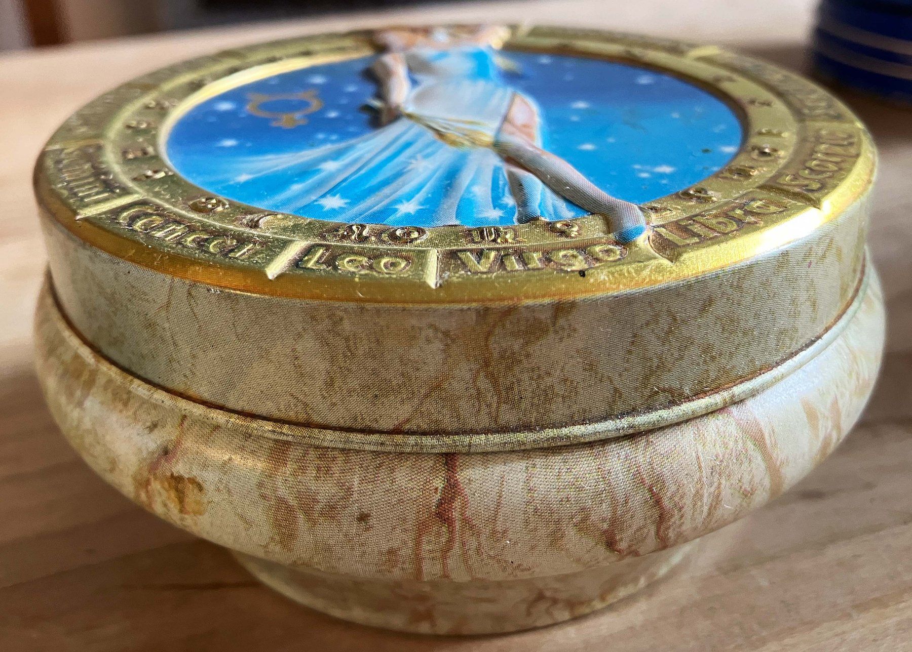 Toutes les décorations: Blechdose Sternzeichen Jungfrau – D'occasion à Richterswil par Nathan_adler 1