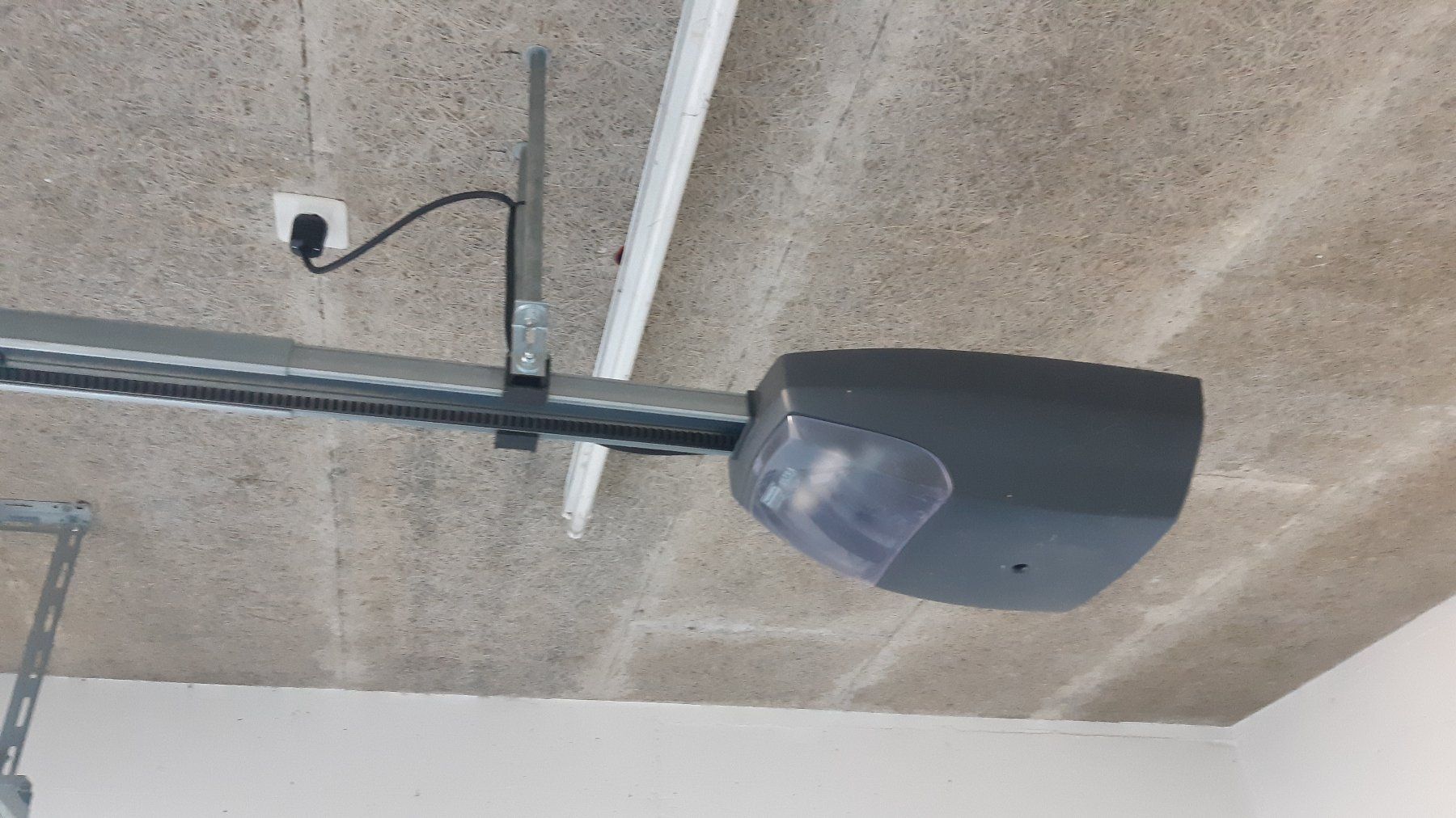 Altro Materiale elettrico: Garagentor / Rolltor elektrisch – Usato da Sattel venduto da schi4 5