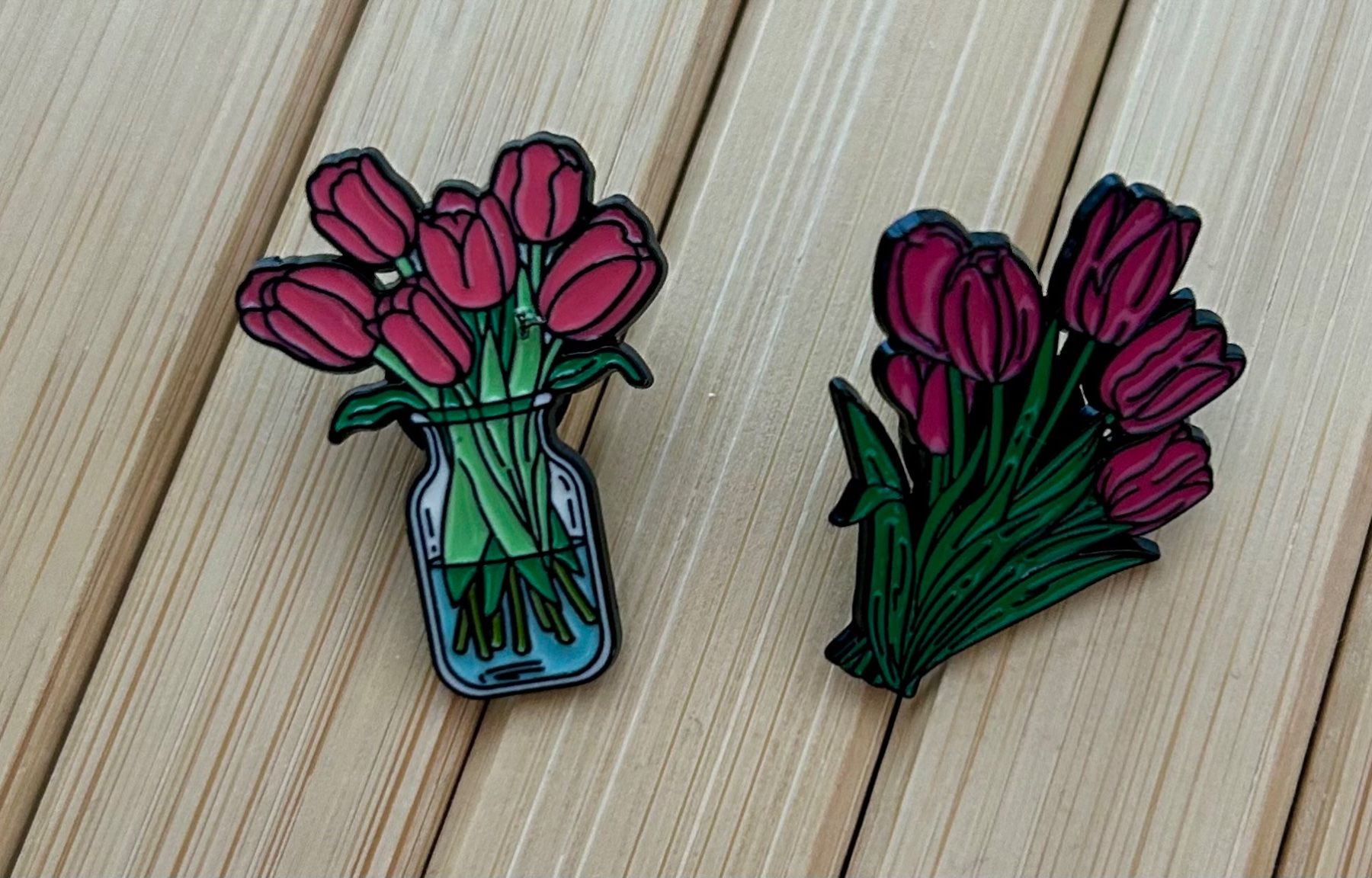 Placchette & Badge: 2x Pin Blumen / Tulpen – Nuovo e nell'imballaggio originale da Geneve venduto da vane267