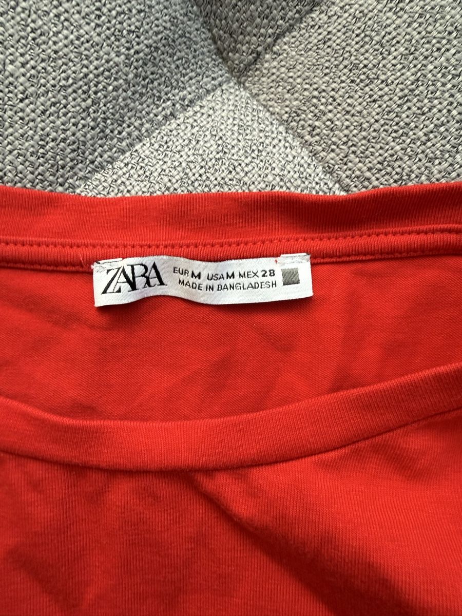 Zara Tops: ZARA red cropped t-shirt size M casual basic – Gebraucht aus Zürich von aar_9mtz 2