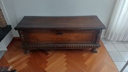 Antike Truhe aus Holz, sehr gut erhalten! Top Zustand.