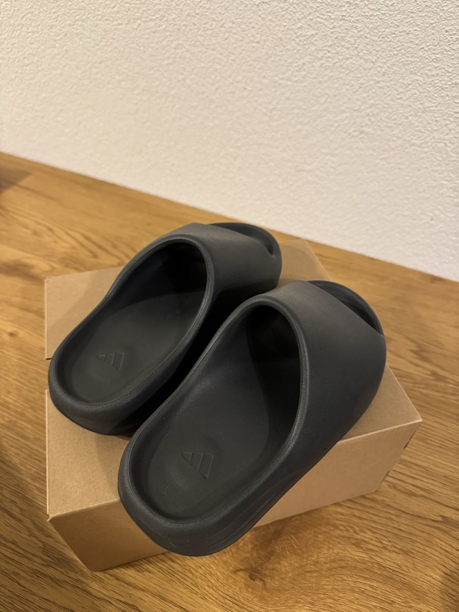 Adidas Herrenschuhe: Yeezy Slide – Neu und originalverpackt aus Oberglatt ZH von beacoutinho 1