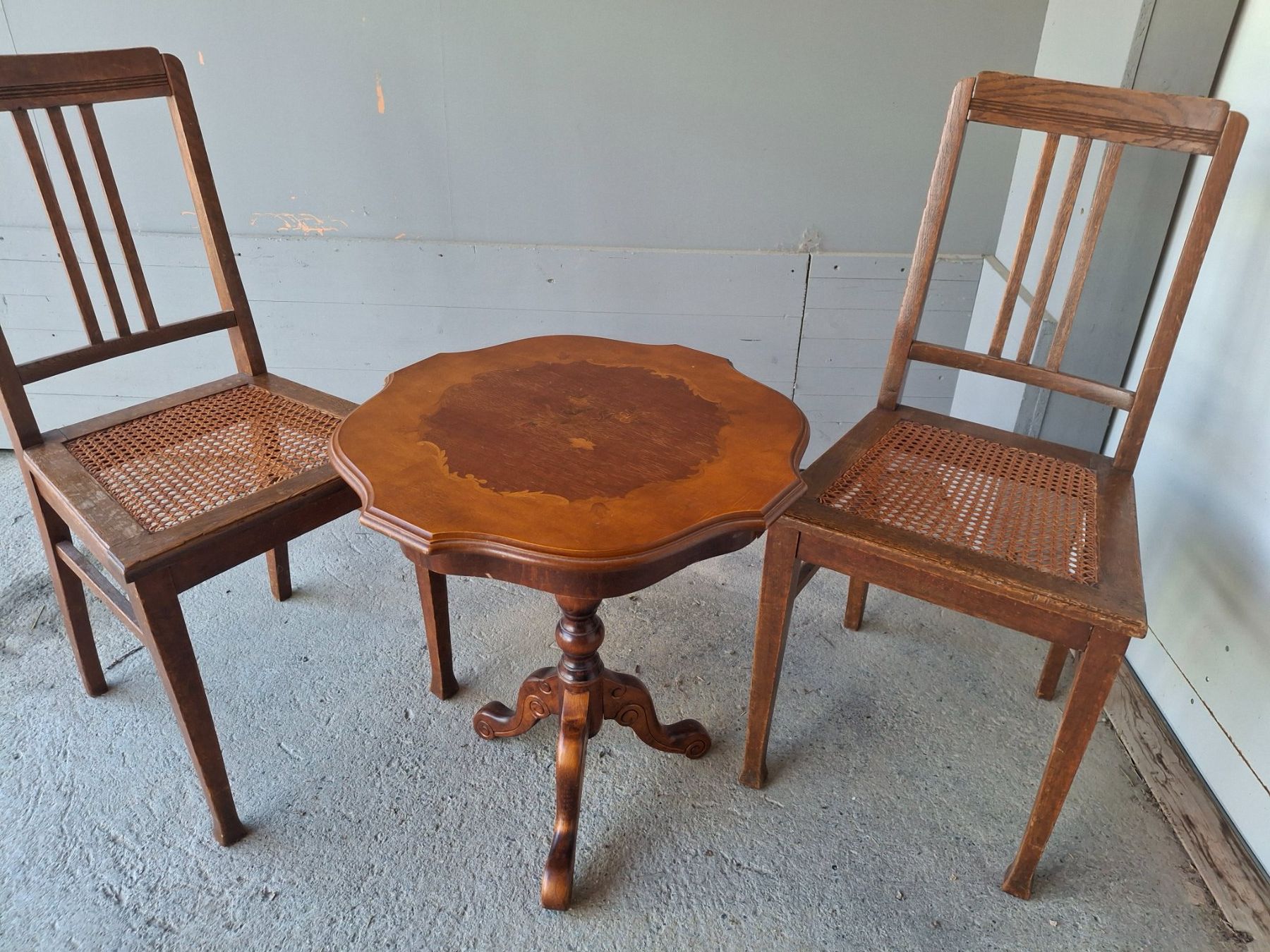 Set di tavolo e panche: Tisch mit 2 Stühlen – Usato da Hilterfingen venduto da HK195910