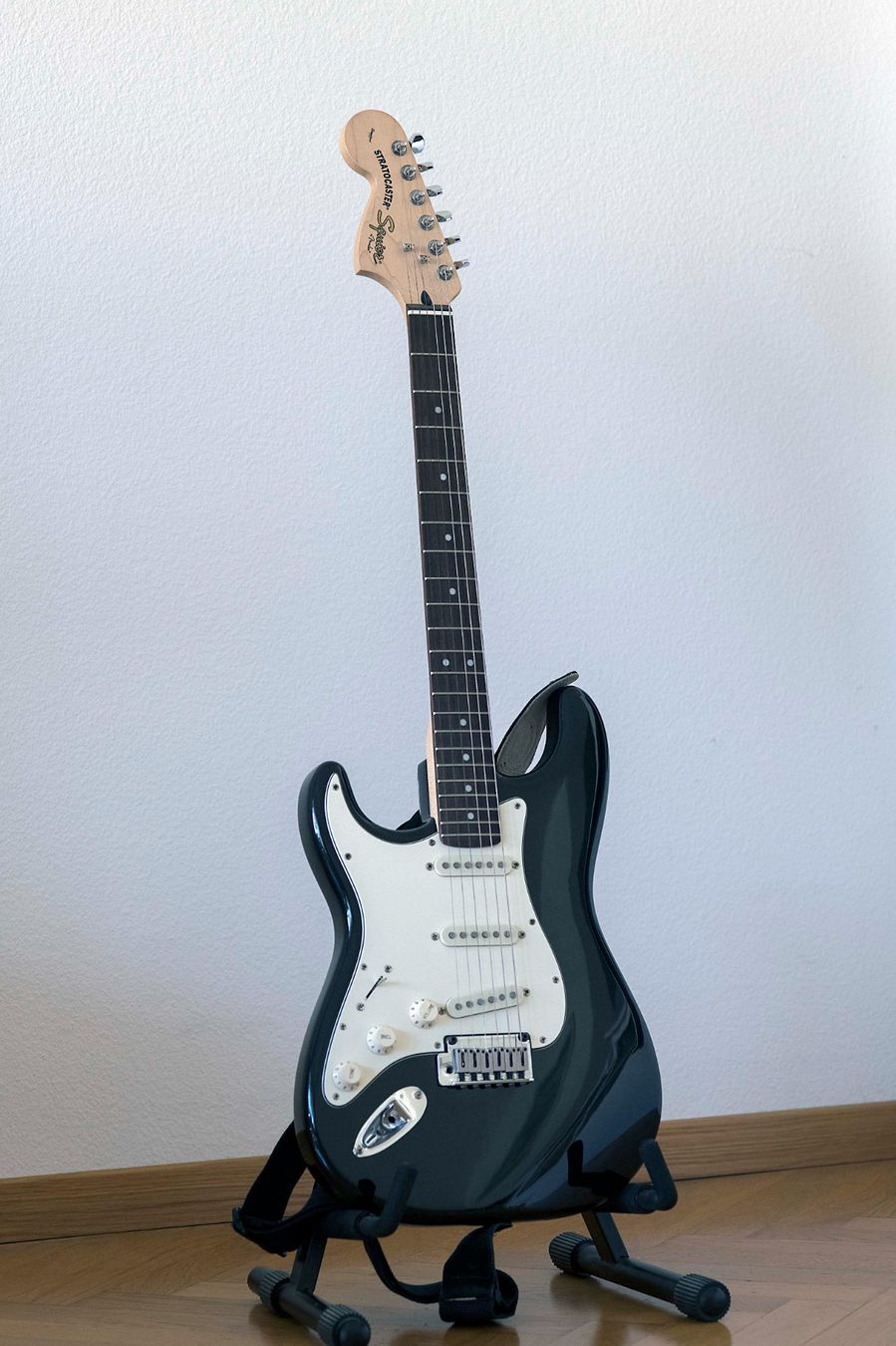 Instruments de musique: Linkshändergitarre Stratocaster (Squier) – D'occasion à Allenwinden par GlobalPotato