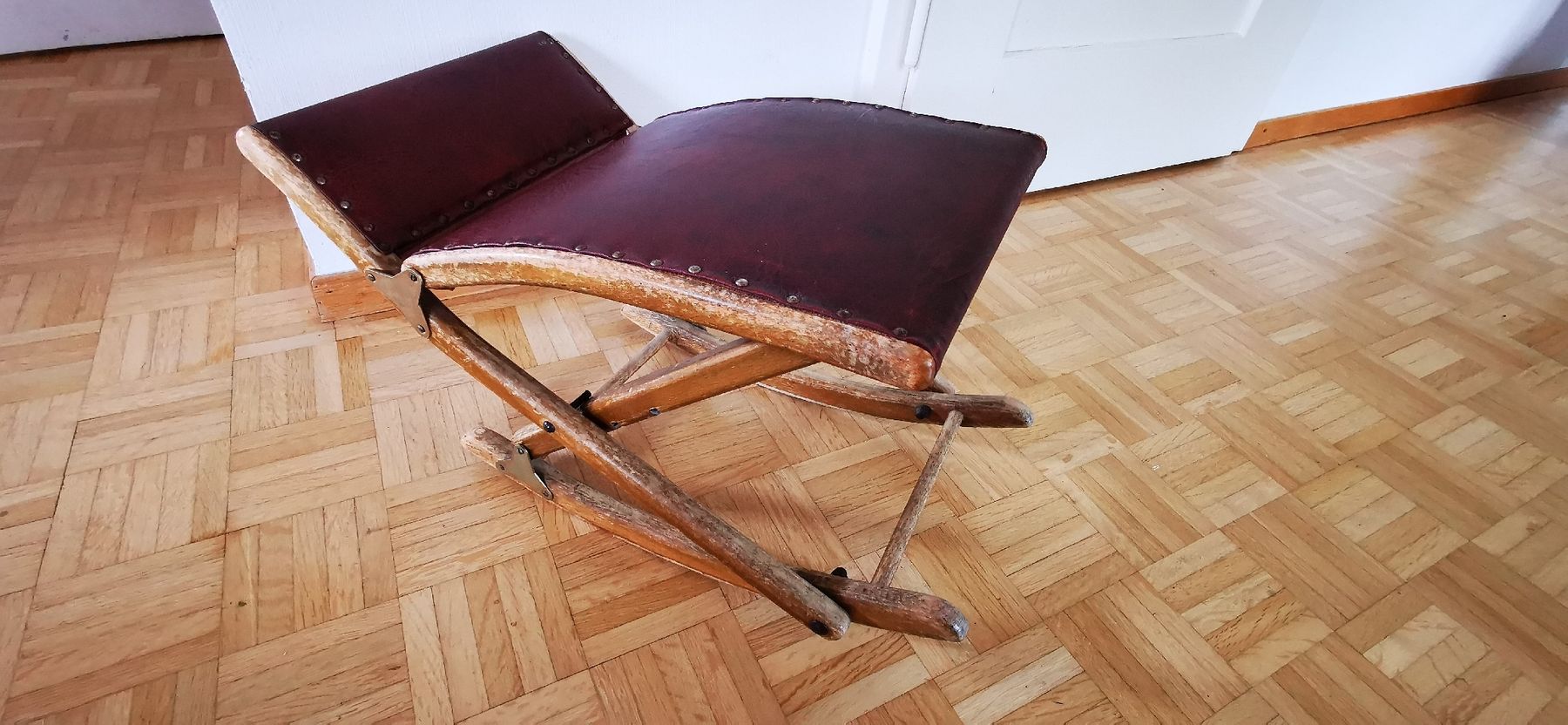 Bänke: Fussbank, oder Beinwippe. Sehr gemütlich!  – Gebraucht aus Welschenrohr von Burkadossi