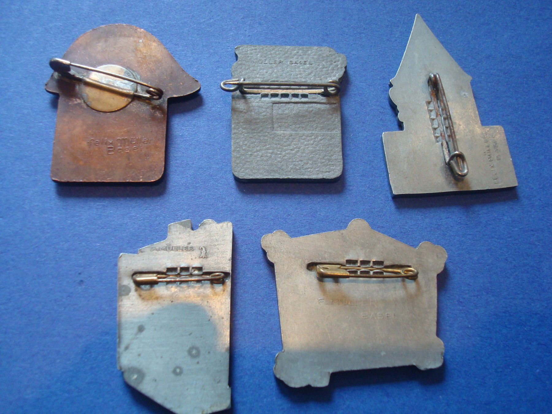 Placchette & Badge: Kriegssatz 1940 bis 1945 – Usato da Riehen venduto da Baerewaegli 1