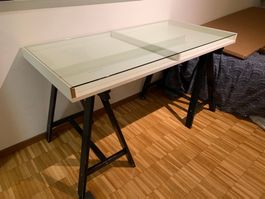 Bureau sur treteau avec plateau en verre et rangement