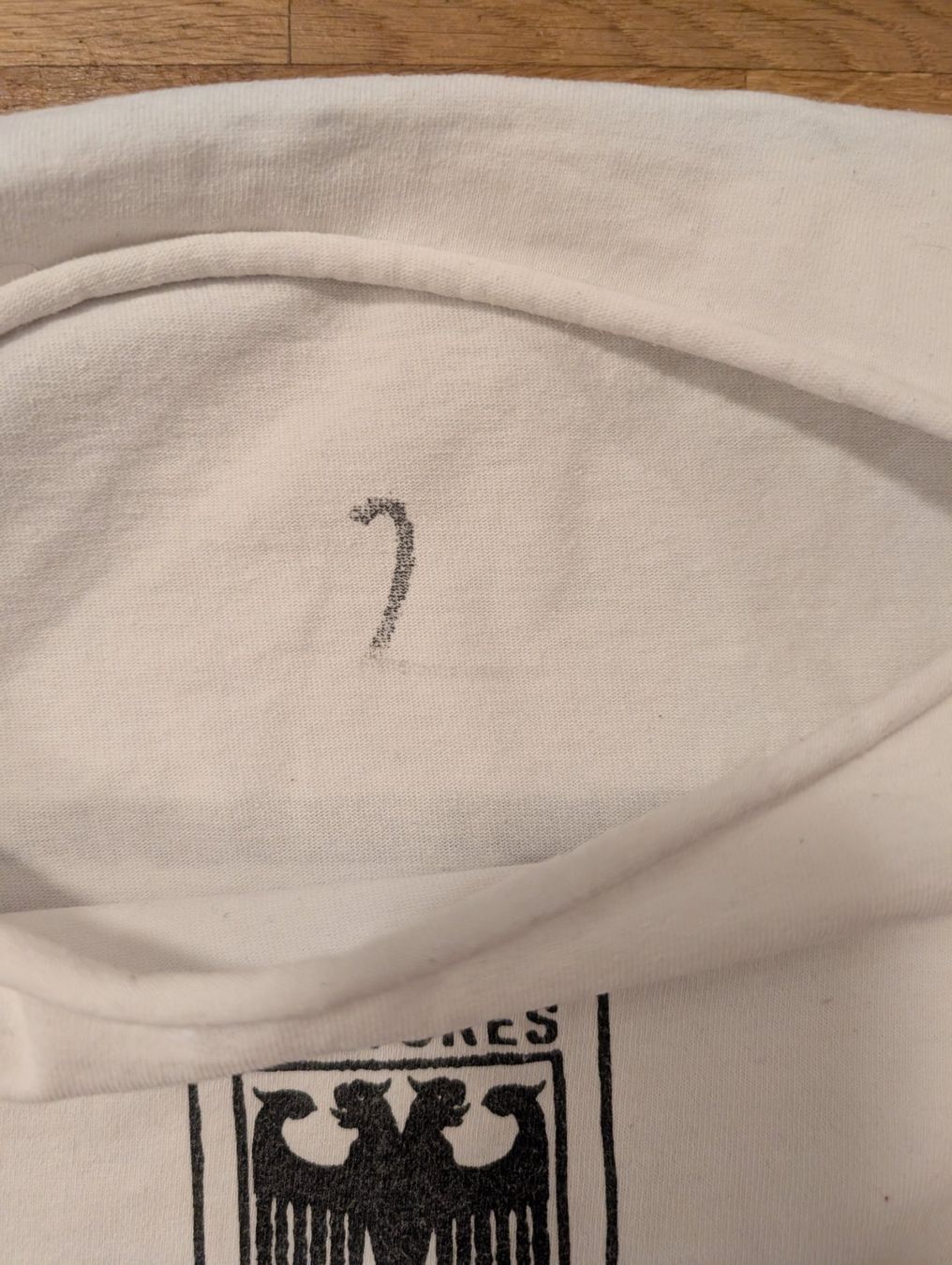 T-Shirts: Vultures Tshirt Size 2 – Gebraucht aus Dietikon von jak_rs6v 2