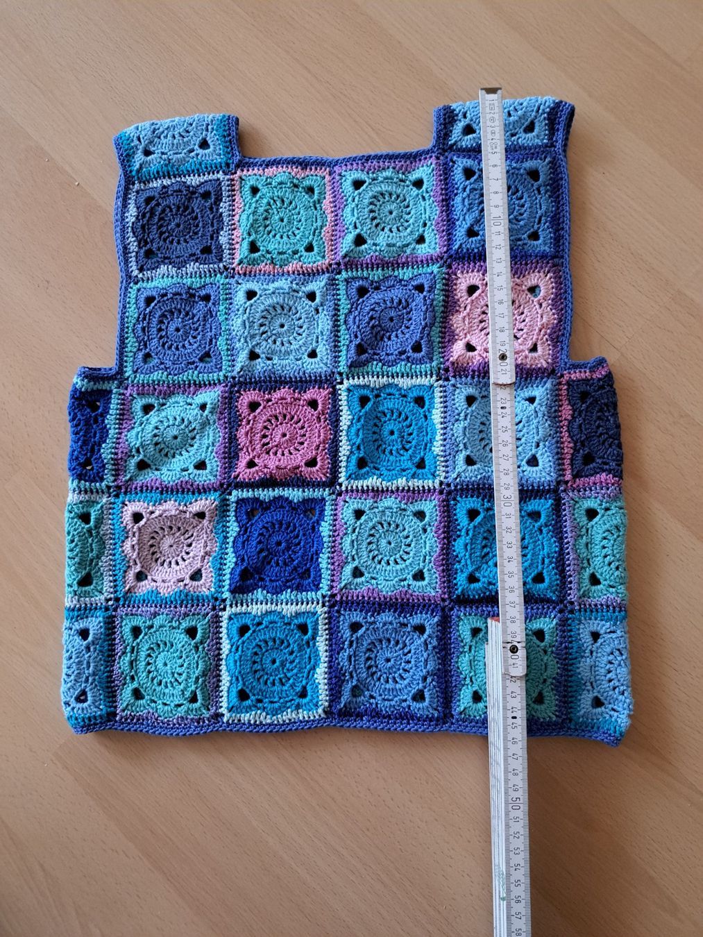 Maglioni & Felpe: Häkelweste im Granny Square Look, handmade, Grösse S – Nuovo (secondo la descrizione) da Schliern b. Köniz venduto da Suena1 2