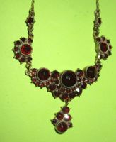 altes Granatcollier