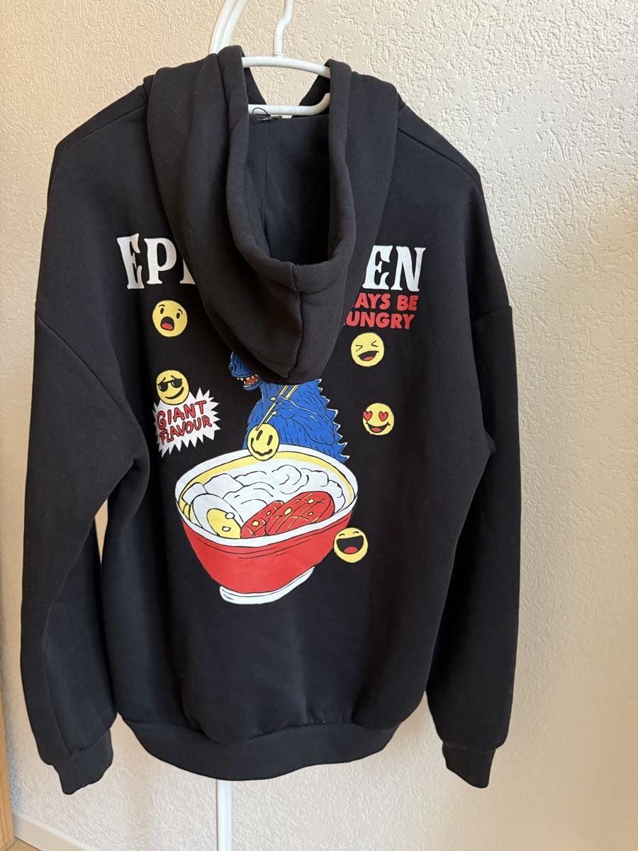 Pullover & Sweatshirts: Sweat à capuche noir impression Ramen, t.36/S  – Gebraucht aus Tavannes von Thriftshop 1