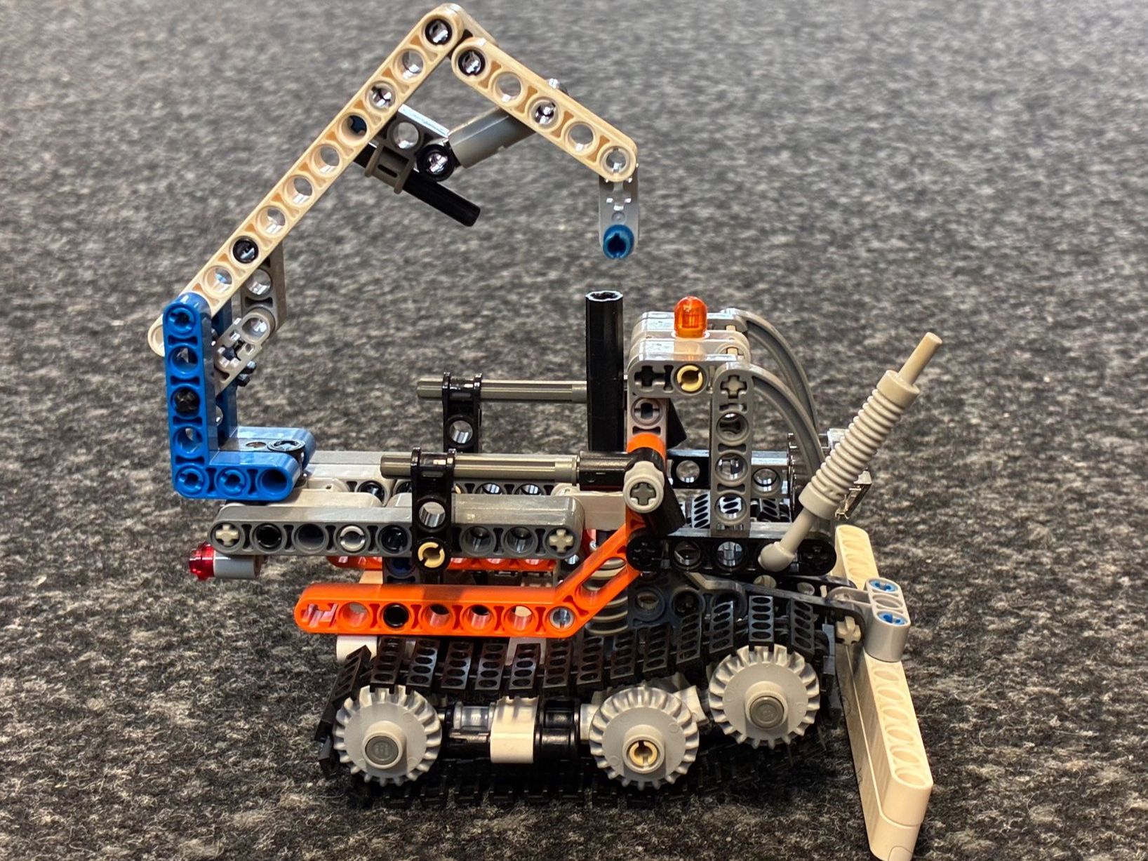 Technics Baukästen: Lego Technic - 42032 - Kompakt Raupenlader – Gebraucht aus Hütten von yve_tf69