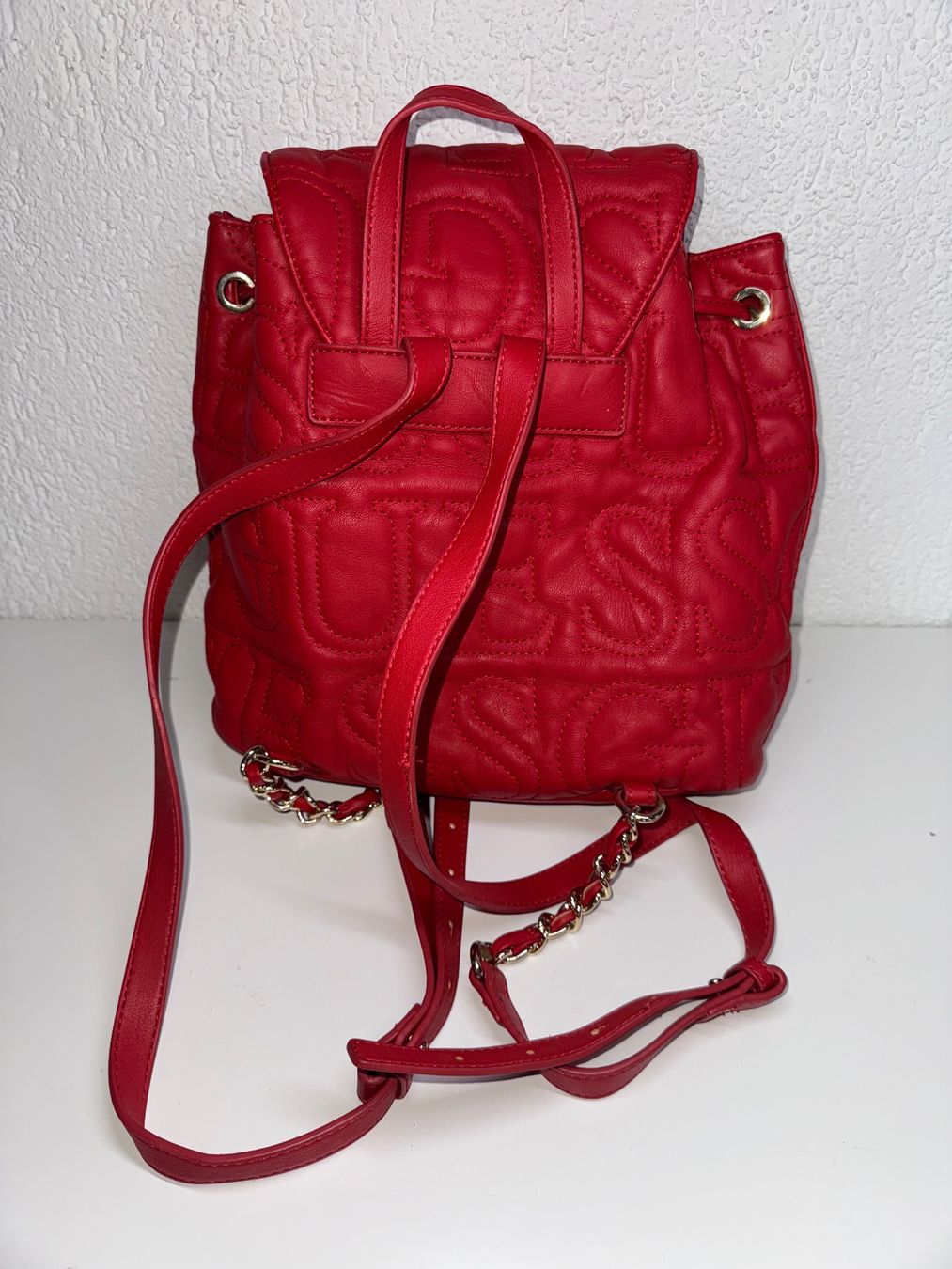 Guess Zaini: Roter Rucksack von Guess – Usato da Grosswangen venduto da shoes.bags.and.co 2