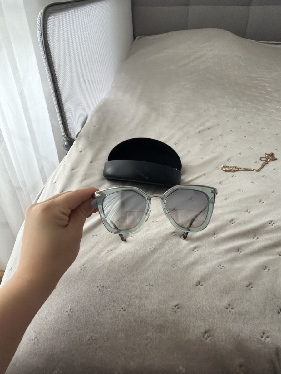 Prada Brillen & Gläser: Sonnenbrille Prada – Gebraucht aus Schlieren von D.2019