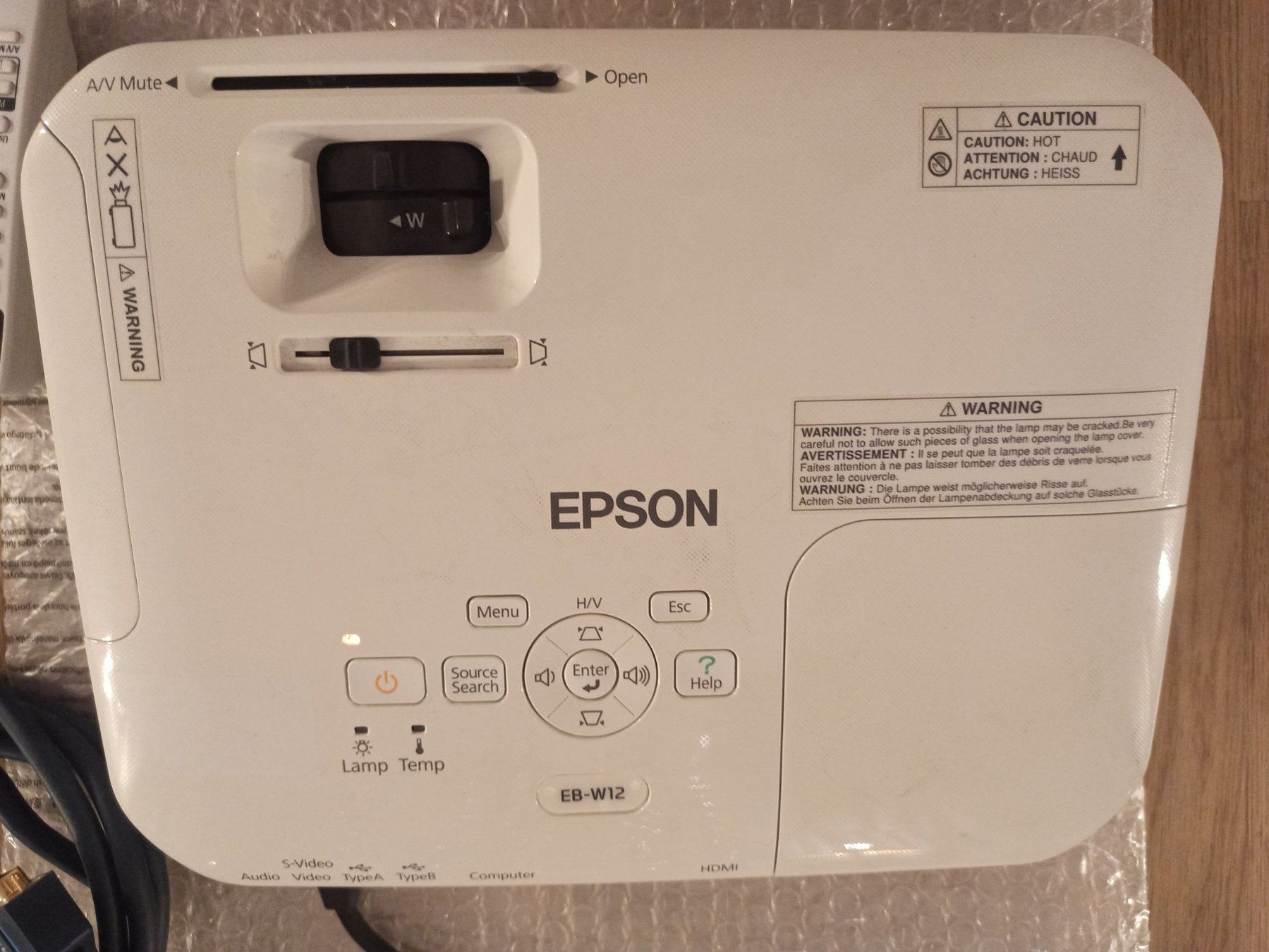 Epson Vidéoprojecteurs: Beamer Epson EB-W12 mit Fernbedienung Ab 1,- – Défectueux à Oberweningen par mar_87mx 1