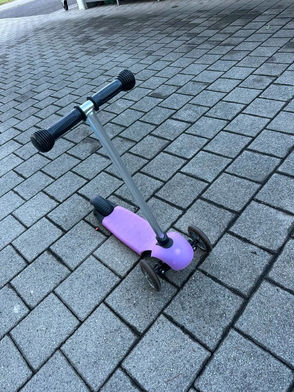 Véhicules pour enfants: Kinderroller lila 3 Rädermodell – D'occasion à Galgenen par Nsc32