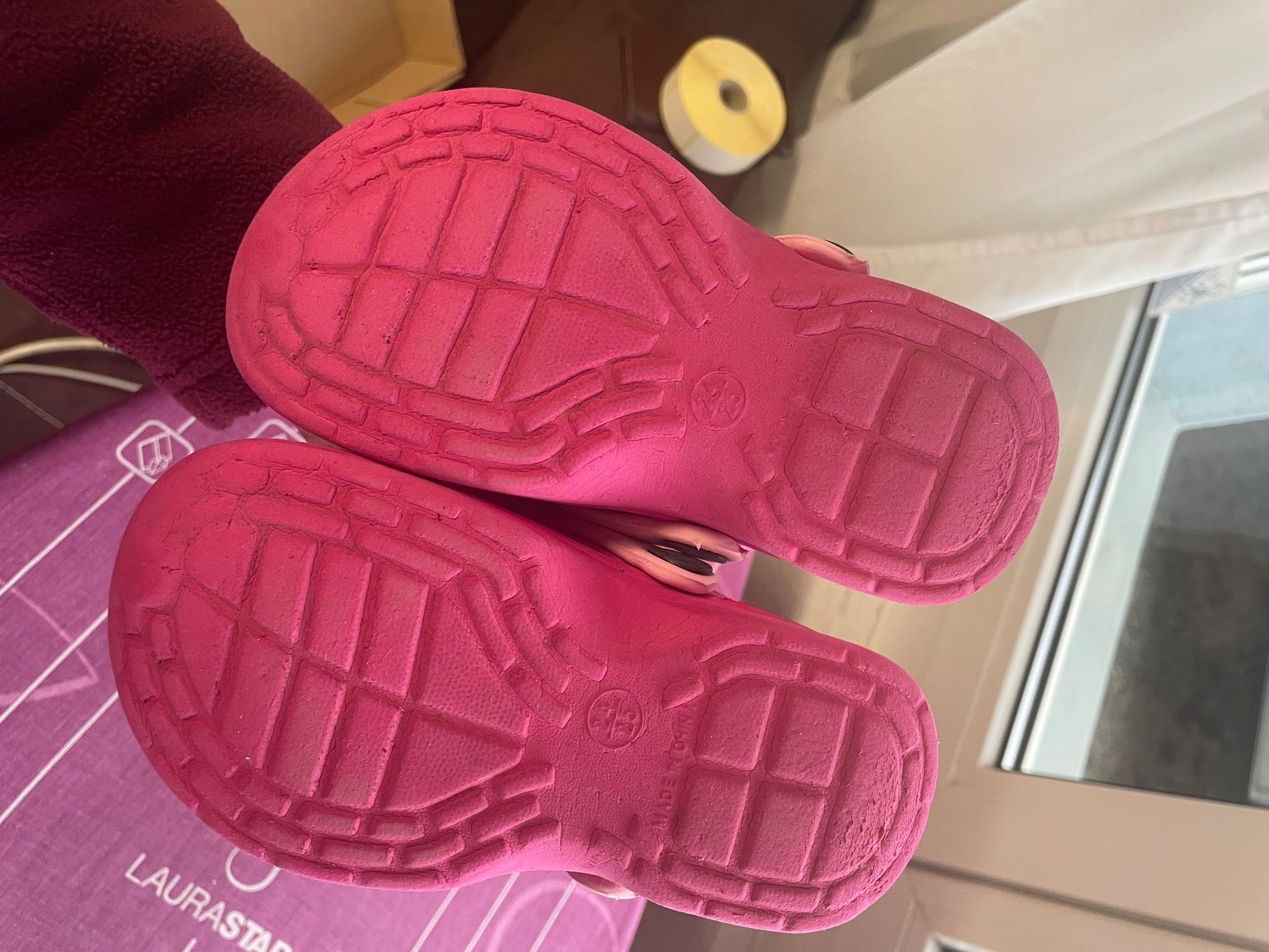 Crocs Scarpe per ragazze: Chaussures enfants taille 24 – Usato da Les Geneveys-sur-Coffrane venduto da pipocas2009 1