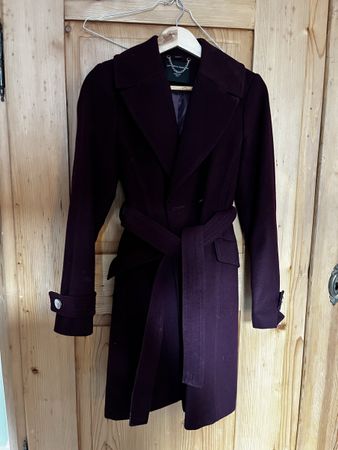 Dorothy Perkins Mantel, Brombeerfarben