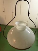 Lampenschirm mit Metallhalterung