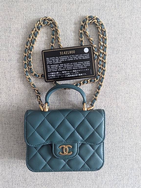 Chanel Sonstige Kleidung & Accessoires: Pochette en chain Chanel – Neu und originalverpackt aus Kerzers von hel_v8pr 1
