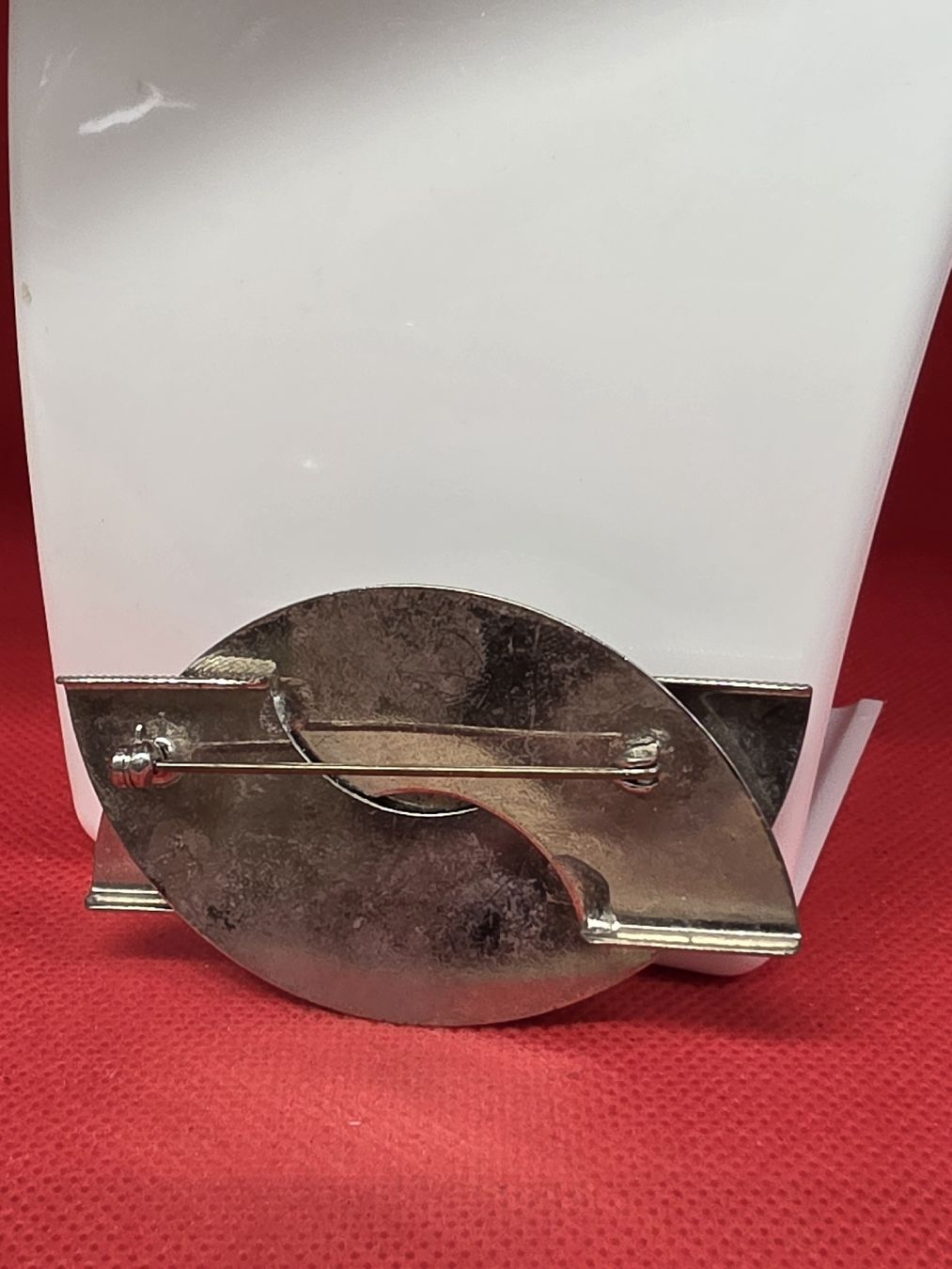 Spille & Fermagli: Brosche Silberfarben oval mit Stein und Struktur 7x4cm – Usato da Herisau venduto da Antiques.AR 1