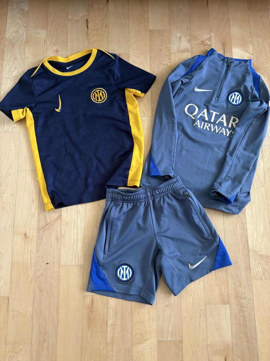 Nike Scarpe, pantaloni & magliette da ginnastica: Inter Mailand Fussball Set, Gr. 122-128 – Usato da Kilchberg ZH venduto da LunaMia 1