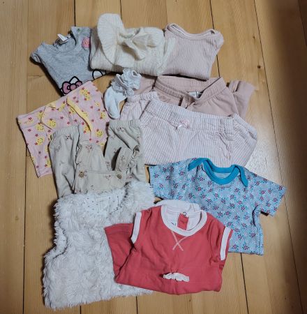 Kleidungspaket 10 Stücke Grösse 62 / 10 pièces taille 62