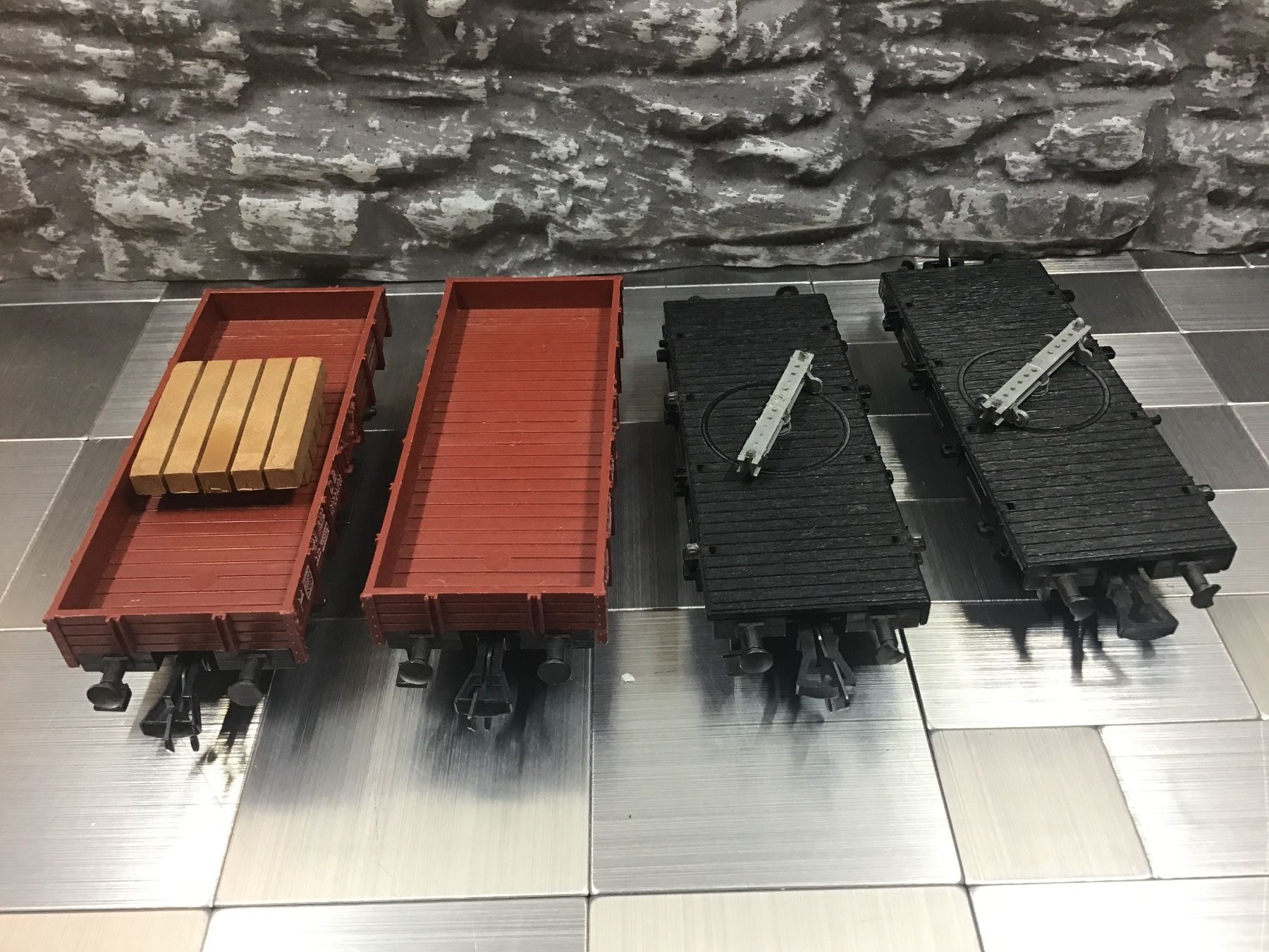 Fleischmann Modelleisenbahnen: FLEISCHMANN 4x NIEDERBOARD WAGEN H0 – Gebraucht aus Männedorf von Spezial-Modelle 4
