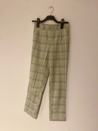 Karriere Hose grün von Stradivarius (Grösse M)