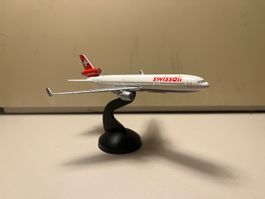 Flugzeugmodell Swissair MD-11 / 1:500
