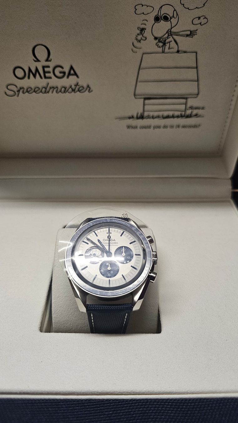 Omega Orologi: Omega Speedmaster Snoopy NEU Fullset – Nuovo e nell'imballaggio originale da Boniswil venduto da LakeSide_Boniswil