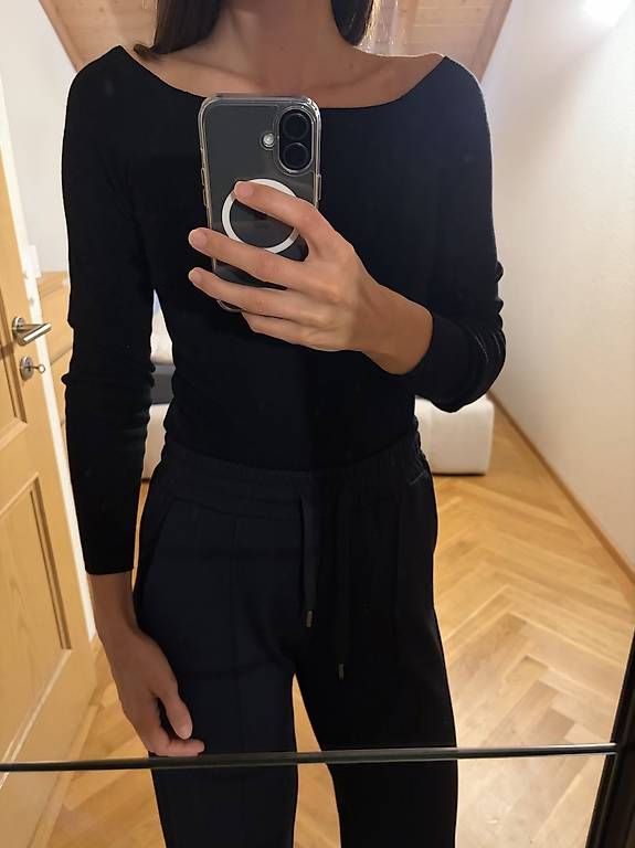 Camicette: Blouse noire élégante - 6 CHF – Usato da Villeneuve VD venduto da car_bf9k 1