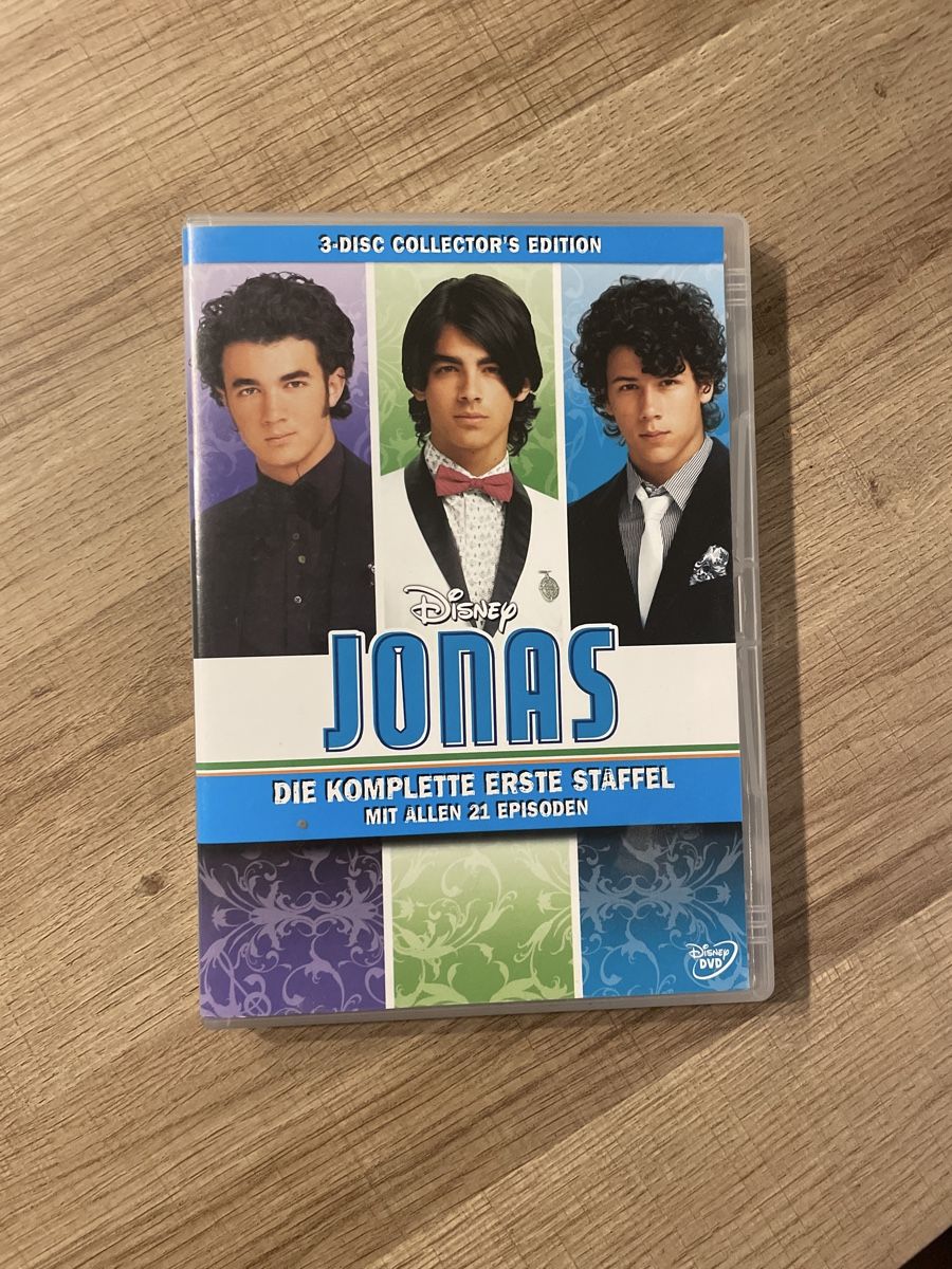 Tutti i DVDs: Jonas Brothers Staffel 1 DVD – Usato da Hagendorn venduto da masterchieff