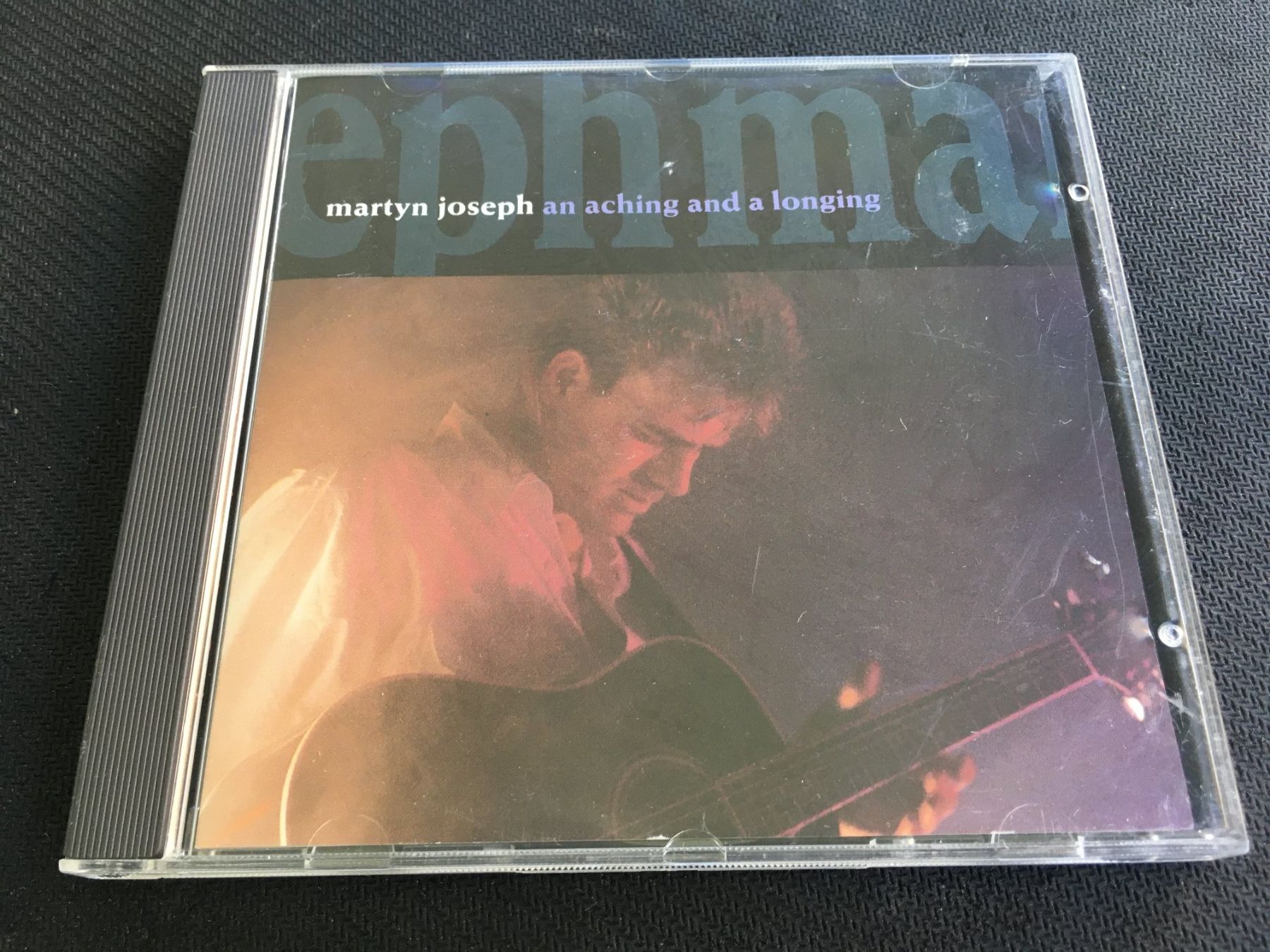 CD: Martyn Joseph - An aching and a longing -CD- – Usato da St.Gallen venduto da MedienJoe