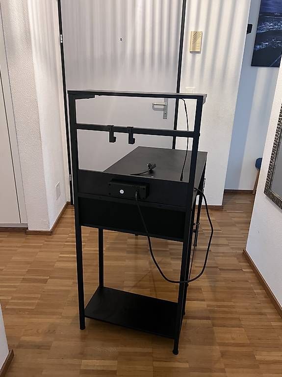 Schreibtische: Gratis - zwei identische Schreibtische – Gebraucht aus Kriens von baslu 3