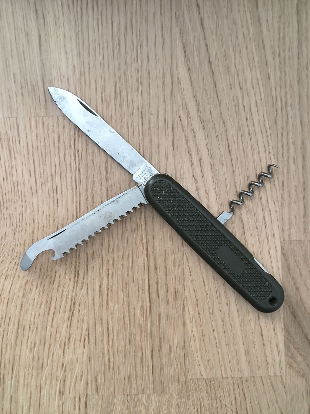 Victorinox Coltelli tascabile: Victorinox Armeemesser  – Usato da Pfäffikon SZ venduto da nidisale 2
