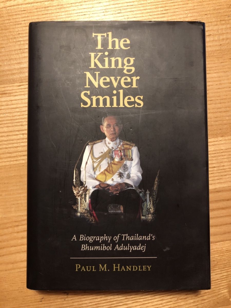 Libri: The king never smile – Usato da le locle venduto da camilleguignard