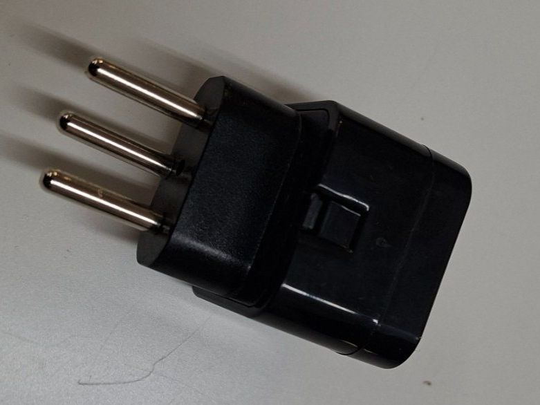 Laufwerke & Adapter: Schweizer Standard 3-Pol-Adapter – Neu (gemäss Beschreibung) aus Wettingen von Wendemarket 1