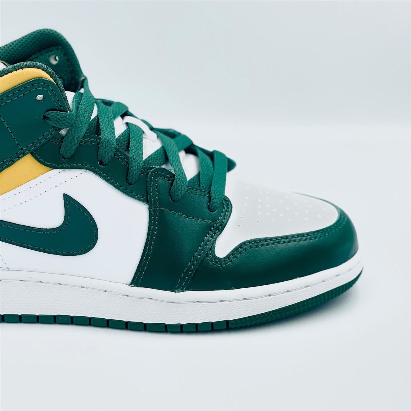Jordan Scarpe da donna: Nike Air Jordan 1 Mid Sonics EU 36.5 – Nuovo e nell'imballaggio originale da Erlinsbach venduto da sasneakers 2