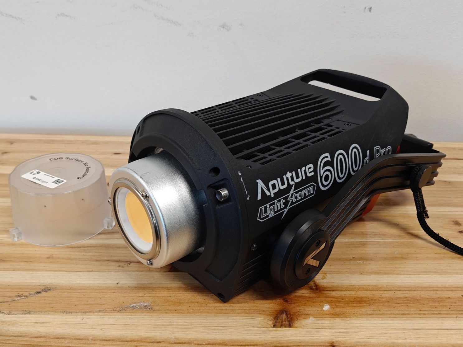 Aputure Lampade: Aputure LS 600d Pro LED V-Mount Kit mit Case – Usato da Schlieren venduto da CINElight